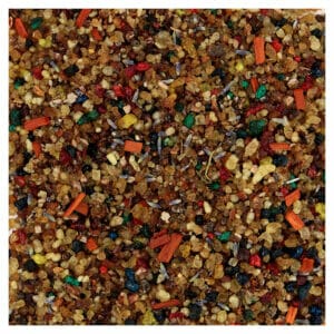 Eine Nahaufnahme einer Mischung aus farbigem Granulat und Palästina Weihrauch.