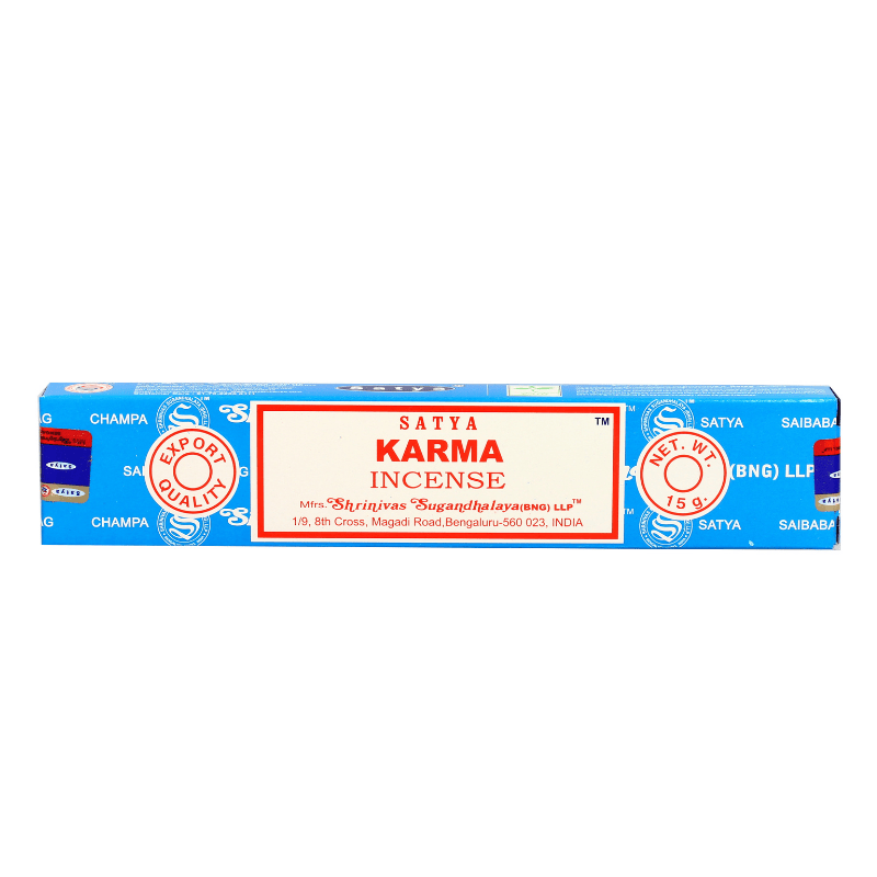 Räucherstäbchen Satya Karma Räucherstäbchen auf weißem Hintergrund.