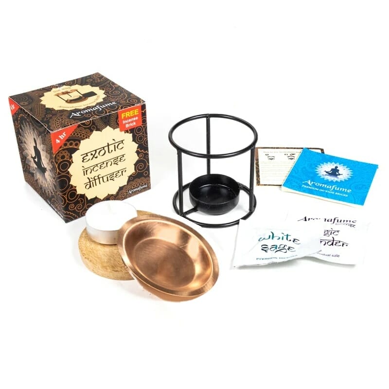 Eine Schachtel mit einer Kerze und eine Schachtel mit einer Kerze darin.